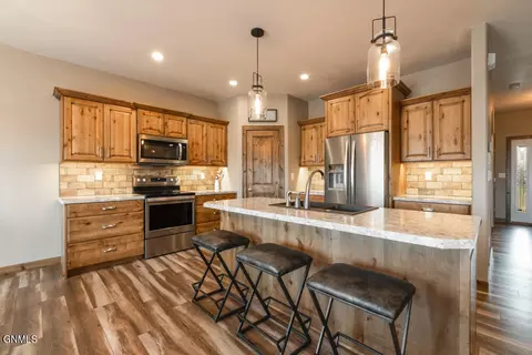 711 Calvert Dr, Bismarck, ND 58503 photo 10