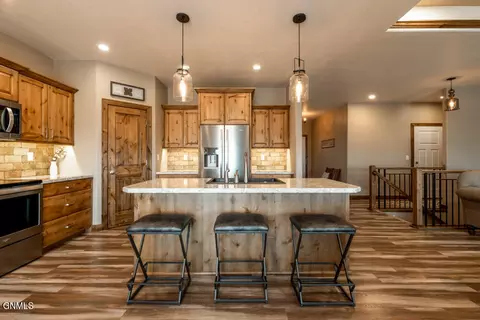 711 Calvert Dr, Bismarck, ND 58503 photo 11