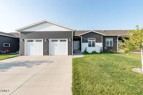 711 Calvert Dr, Bismarck, ND 58503 photo 3