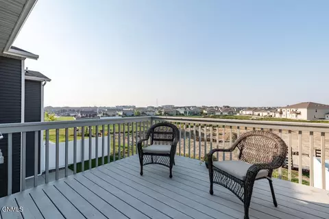 711 Calvert Dr, Bismarck, ND 58503 photo 9