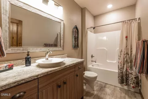 711 Calvert Dr, Bismarck, ND 58503 photo 14