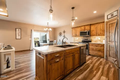 711 Calvert Dr, Bismarck, ND 58503 photo 13