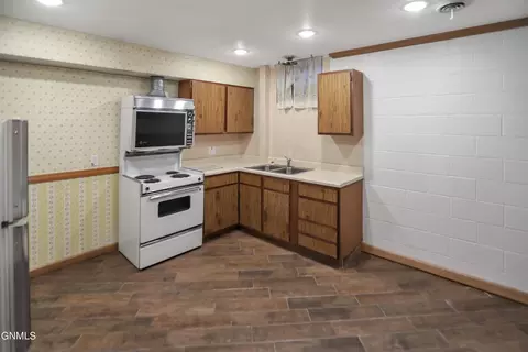 2709 Skyway Ct, Williston, ND 58801 photo 24