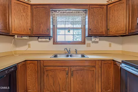 703 Johns Dr, Mandan, ND 58554 photo 19