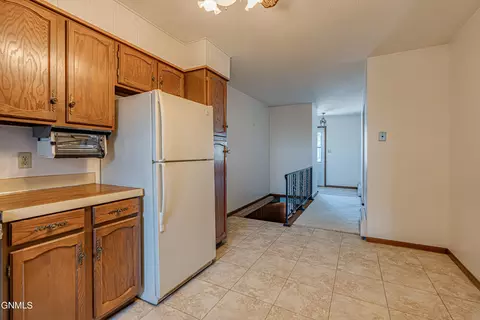 703 Johns Dr, Mandan, ND 58554 photo 23