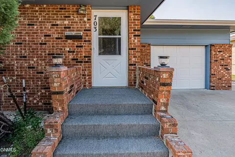 703 Johns Dr, Mandan, ND 58554 photo 2