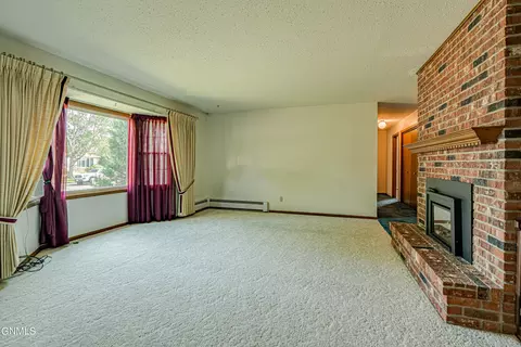 703 Johns Dr, Mandan, ND 58554 photo 9