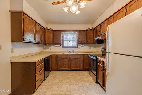 703 Johns Dr, Mandan, ND 58554 photo 17