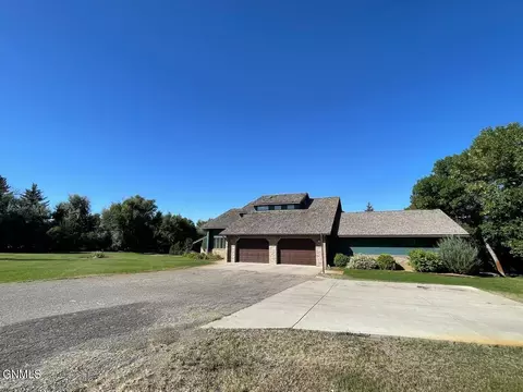 3015 11th Ave E, Williston, ND 58801 photo 3