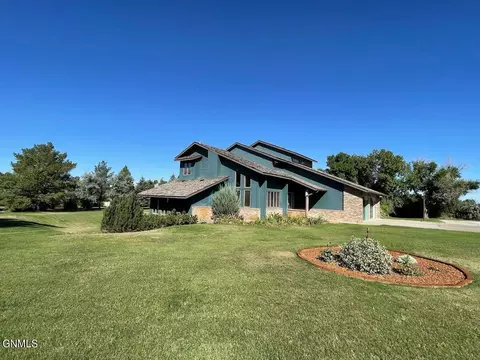 3015 11th Ave E, Williston, ND 58801 photo 4