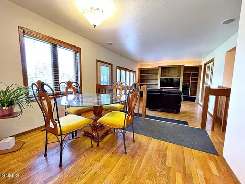 3015 11th Ave E, Williston, ND 58801 photo 28