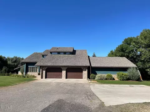 3015 11th Ave E, Williston, ND 58801 photo 1