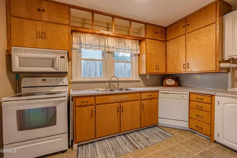 719 N 9th St, Bismarck, ND 58501 photo 8