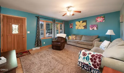 2011 Marian Dr, Bismarck, ND 58501 photo 2
