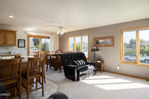 773 13th St E, Dickinson, ND 58601 photo 6