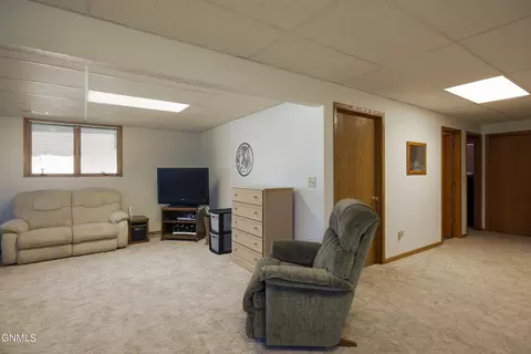 773 13th St E, Dickinson, ND 58601 photo 26