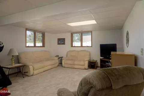 773 13th St E, Dickinson, ND 58601 photo 27