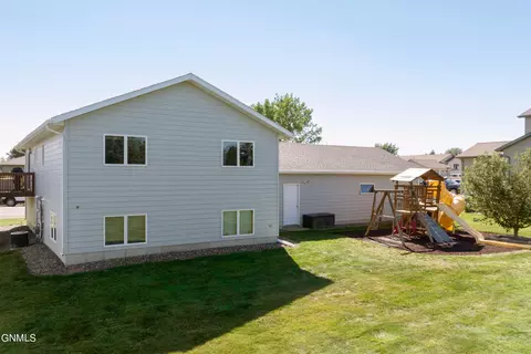 773 13th St E, Dickinson, ND 58601 photo 39