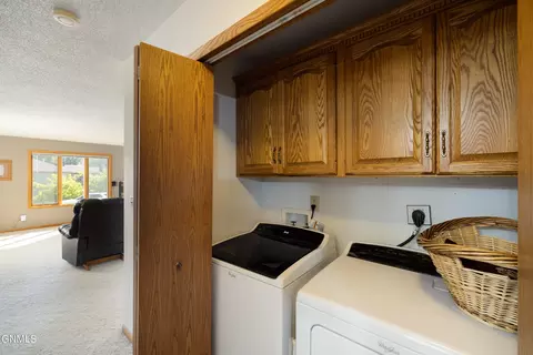 773 13th St E, Dickinson, ND 58601 photo 18
