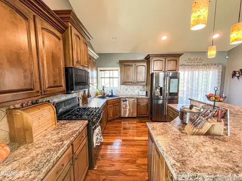 2008 Dublin Ln, Williston, ND 58801 photo 8