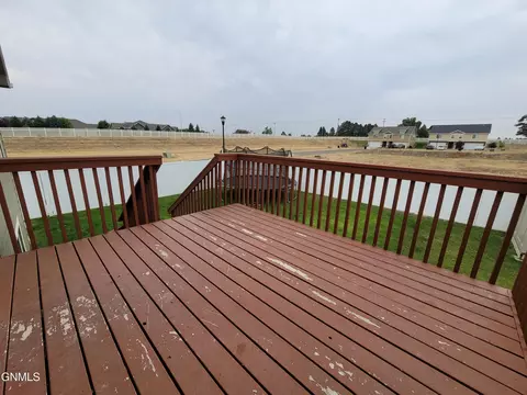 1301 24th St E, Williston, ND 58801 photo 39