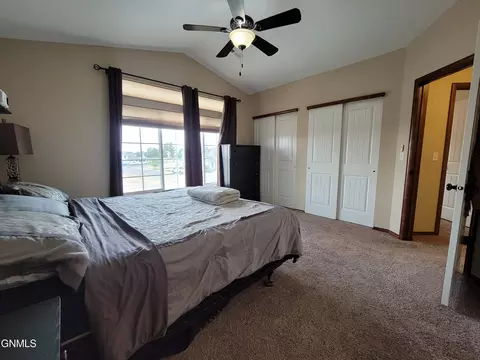 1301 24th St E, Williston, ND 58801 photo 25