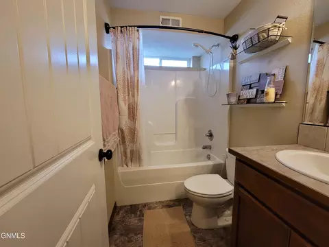 1301 24th St E, Williston, ND 58801 photo 34