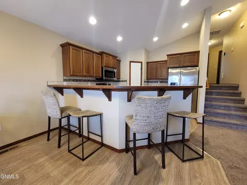 1301 24th St E, Williston, ND 58801 photo 10