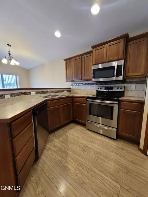 1301 24th St E, Williston, ND 58801 photo 13
