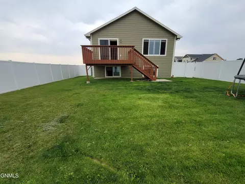 1301 24th St E, Williston, ND 58801 photo 40