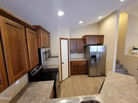 1301 24th St E, Williston, ND 58801 photo 14