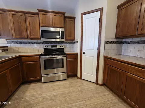 1301 24th St E, Williston, ND 58801 photo 11
