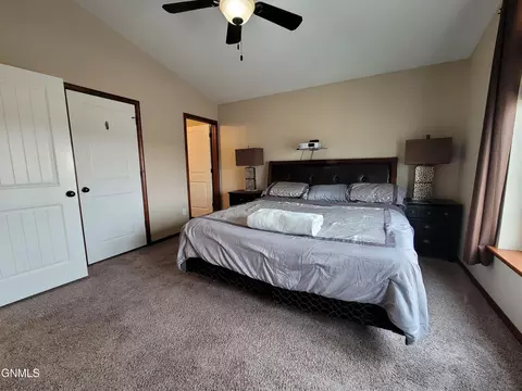 1301 24th St E, Williston, ND 58801 photo 24