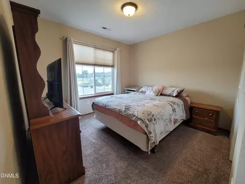 1301 24th St E, Williston, ND 58801 photo 22