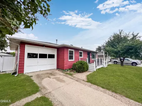 414 15th Ave W Ave W, Williston, ND 58801 photo 2