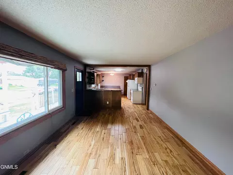 414 15th Ave W Ave W, Williston, ND 58801 photo 7