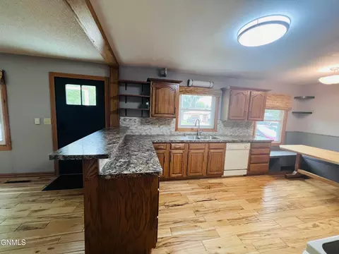 414 15th Ave W Ave W, Williston, ND 58801 photo 12