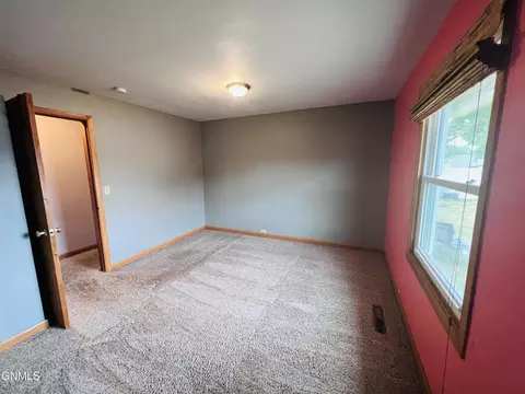414 15th Ave W Ave W, Williston, ND 58801 photo 19