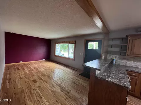 414 15th Ave W Ave W, Williston, ND 58801 photo 8