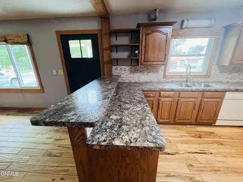 414 15th Ave W Ave W, Williston, ND 58801 photo 10