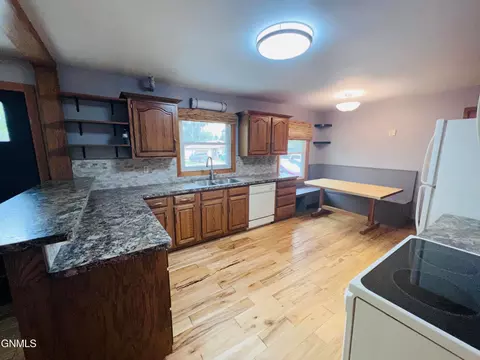 414 15th Ave W Ave W, Williston, ND 58801 photo 13