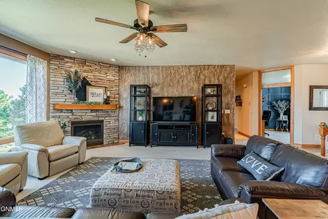 4825 Boulder Ridge Rd, Bismarck, ND 58503 photo 21