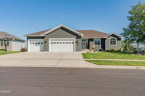 4825 Boulder Ridge Rd, Bismarck, ND 58503 photo 1