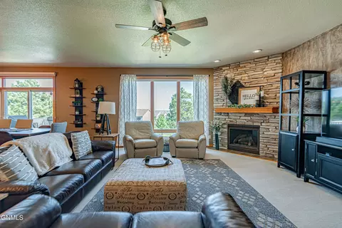 4825 Boulder Ridge Rd, Bismarck, ND 58503 photo 3