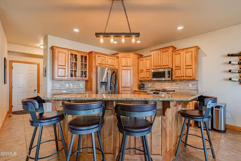 4825 Boulder Ridge Rd, Bismarck, ND 58503 photo 4
