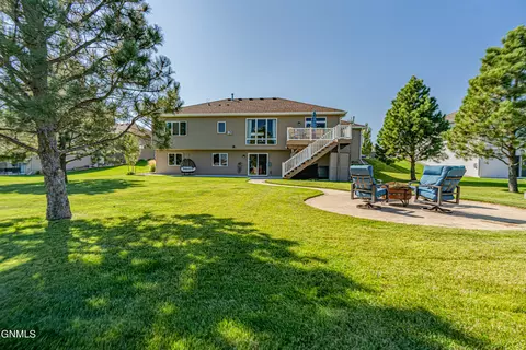 4825 Boulder Ridge Rd, Bismarck, ND 58503 photo 2