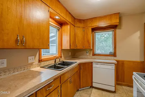 418 N 18th St, Bismarck, ND 58501 photo 3