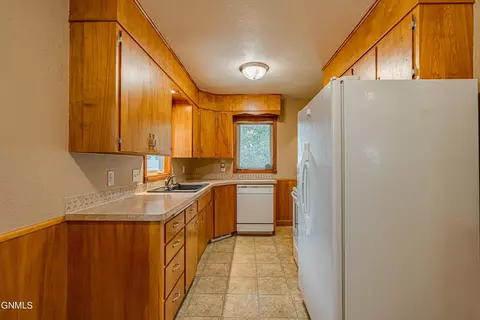 418 N 18th St, Bismarck, ND 58501 photo 4