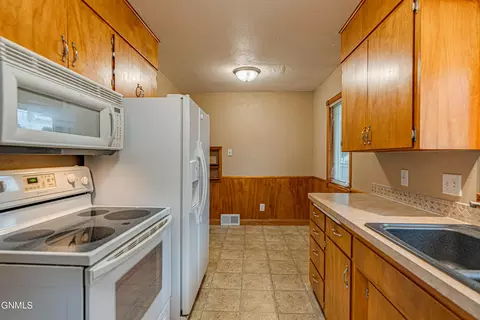 418 N 18th St, Bismarck, ND 58501 photo 9