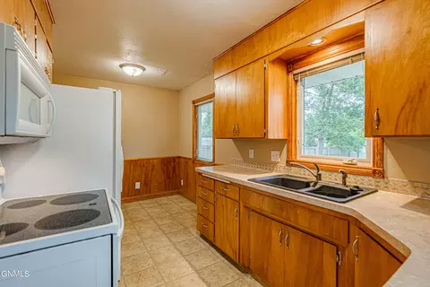 418 N 18th St, Bismarck, ND 58501 photo 8